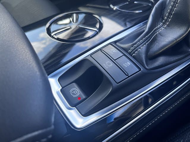 TOYOTA CROWN SEDAN HYBRID 2019 Image 31