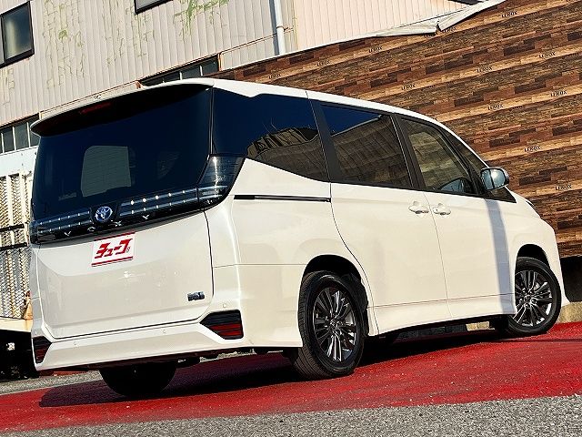 TOYOTA VOXY HYBRID 2023 Image 31