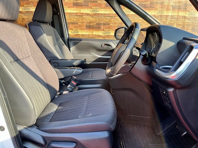 TOYOTA VOXY HYBRID 2023 Image 31