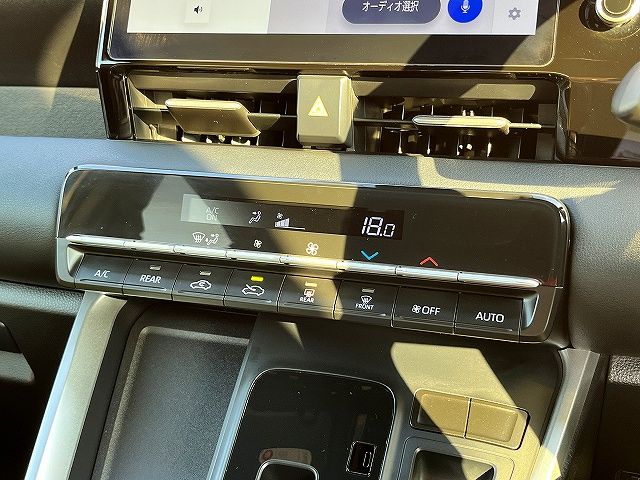 TOYOTA VOXY HYBRID 2023 Image 31