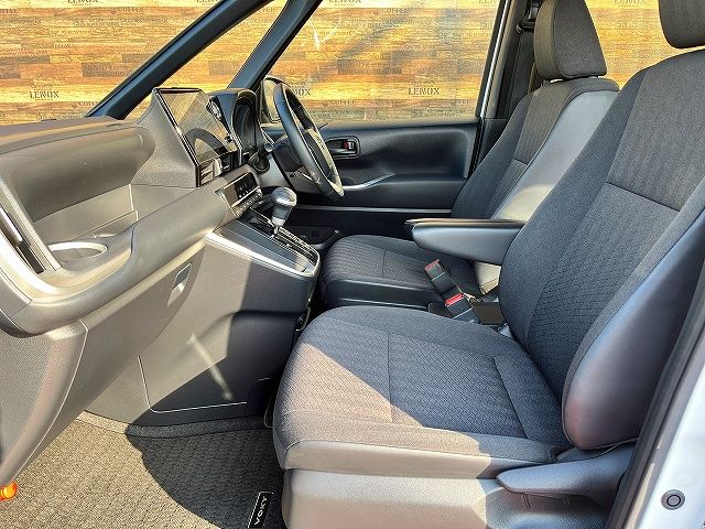 TOYOTA VOXY HYBRID 2023 Image 31