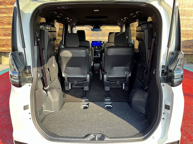 TOYOTA VOXY HYBRID 2023 Image 31