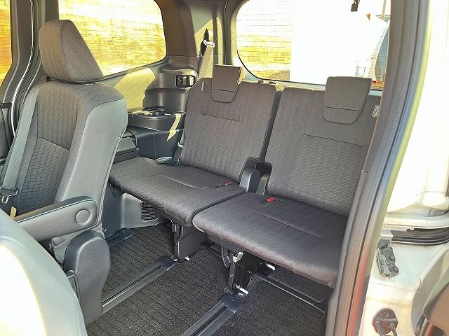 TOYOTA VOXY HYBRID 2023 Image 31