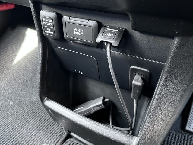 HONDA STEPWAGON SPADA 2013 Image 31