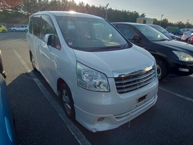 TOYOTA NOAH 2007 Image 31