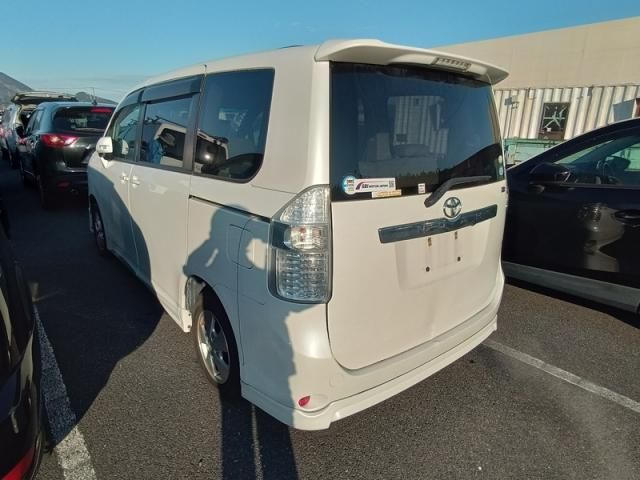 TOYOTA NOAH 2007 Image 31