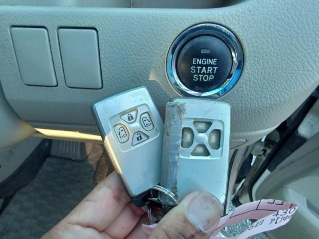 TOYOTA NOAH 2007 Image 31