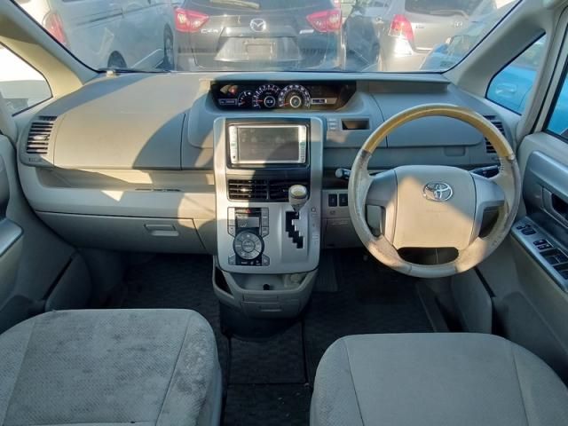 TOYOTA NOAH 2007 Image 31