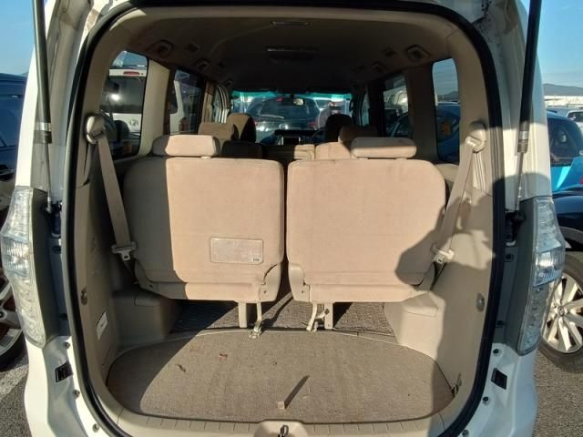 TOYOTA NOAH 2007 Image 31