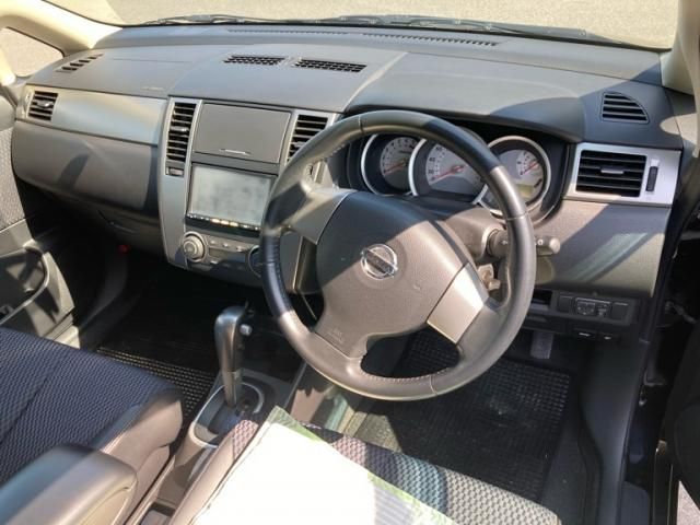 NISSAN TIIDA 2010 Image 31