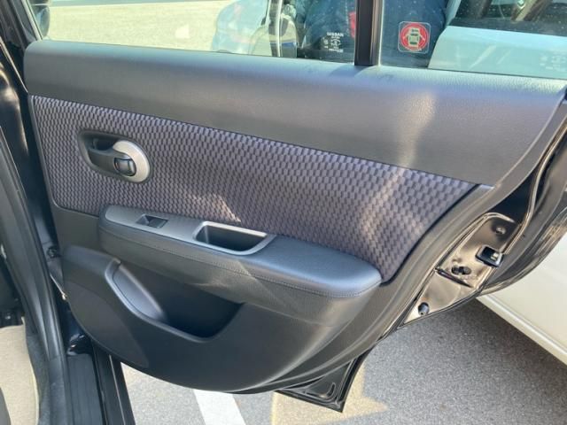 NISSAN TIIDA 2010 Image 31