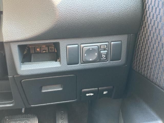 NISSAN TIIDA 2010 Image 31