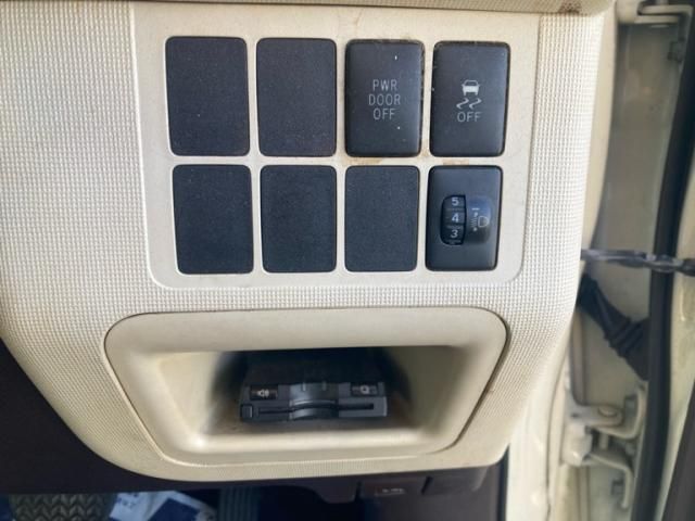 TOYOTA PORTE 2012 Image 31