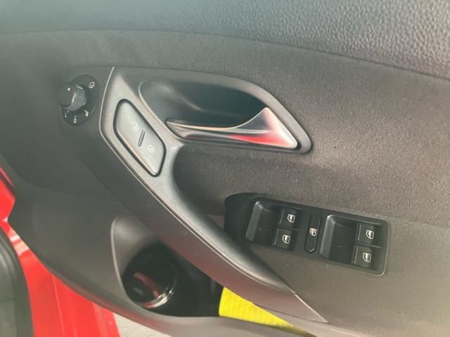 VOLKSWAGEN POLO 2011 Image 31