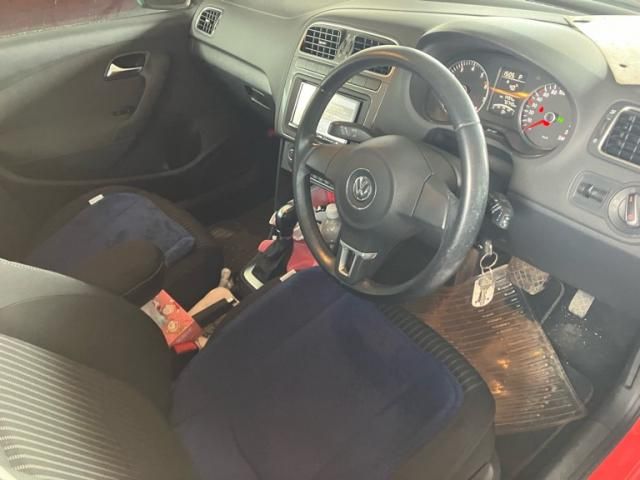 VOLKSWAGEN POLO 2011 Image 31