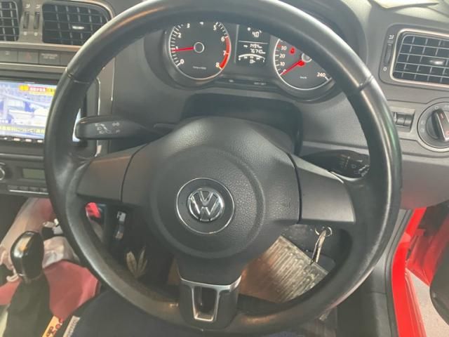 VOLKSWAGEN POLO 2011 Image 31