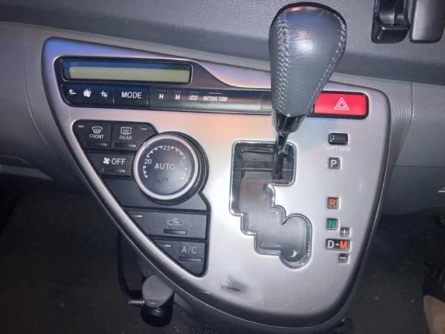 TOYOTA ISIS 2009 Image 31