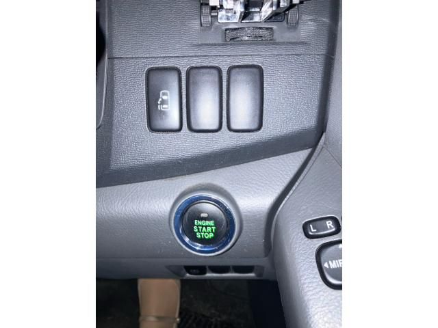 TOYOTA ISIS 2009 Image 31