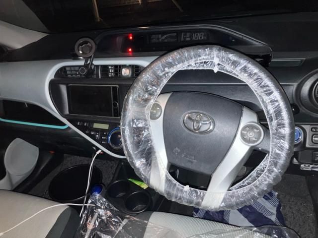 TOYOTA AQUA 2012 Image 31