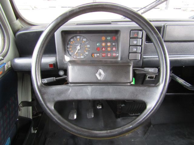 RENAULT QUATRE(4) 1989 Image 31
