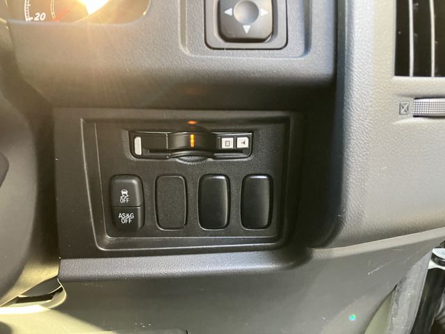 MITSUBISHI DELICA D:5 2WD 2012 Image 31