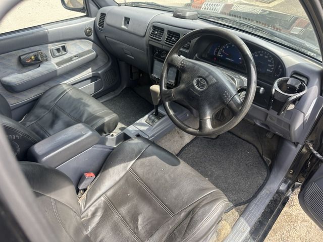 TOYOTA HILUX 2WD 1999 Image 31