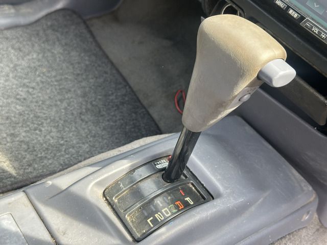 TOYOTA HILUX 2WD 1999 Image 31