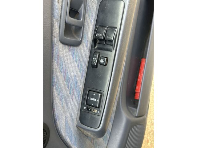 TOYOTA HILUX 2WD 1999 Image 31