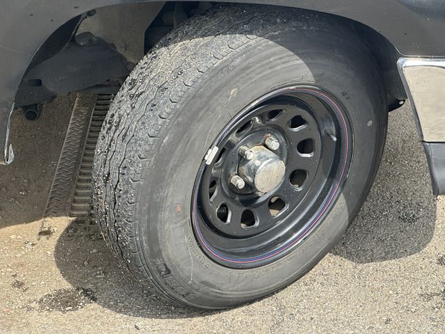 TOYOTA HILUX 2WD 1999 Image 31