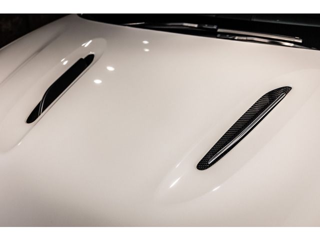 ASTON MARTIN SUV 2023 Image 31