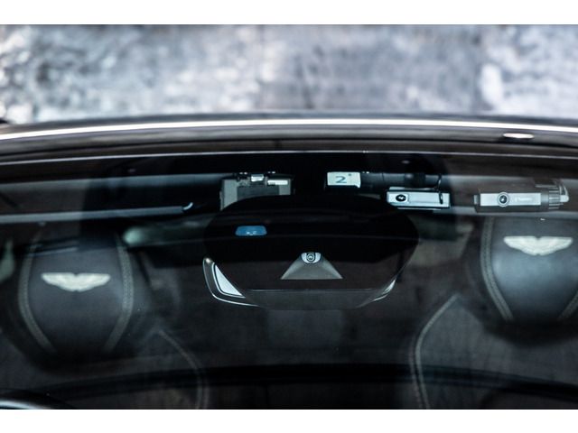 ASTON MARTIN SUV 2023 Image 31