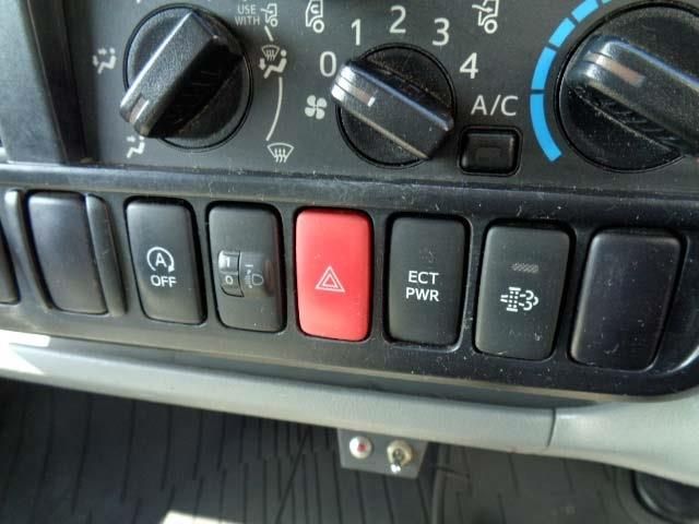 HINO DUTRO 2013 Image 31