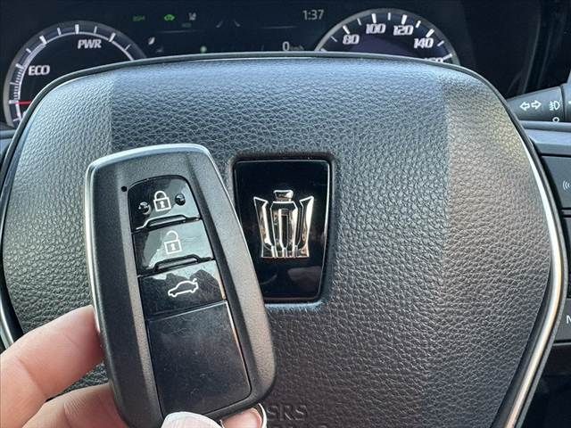 TOYOTA CROWN SEDAN HYBRID 2018 Image 31