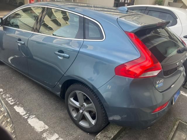 VOLVO V40 2013 Image 31
