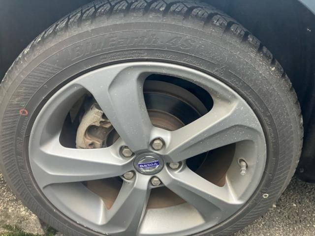 VOLVO V40 2013 Image 31