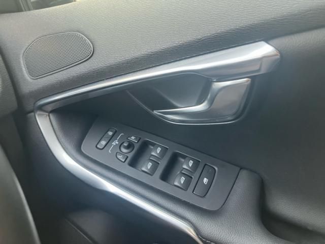 VOLVO V40 2013 Image 31