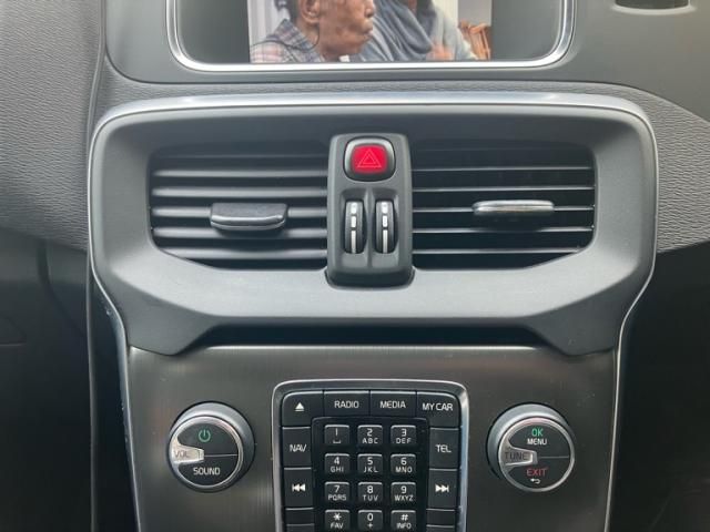 VOLVO V40 2013 Image 31