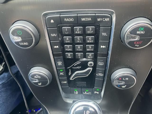 VOLVO V40 2013 Image 31