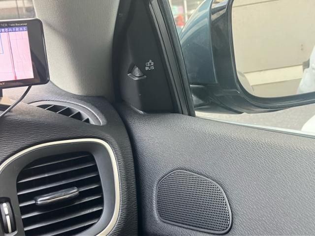 VOLVO V40 2013 Image 31