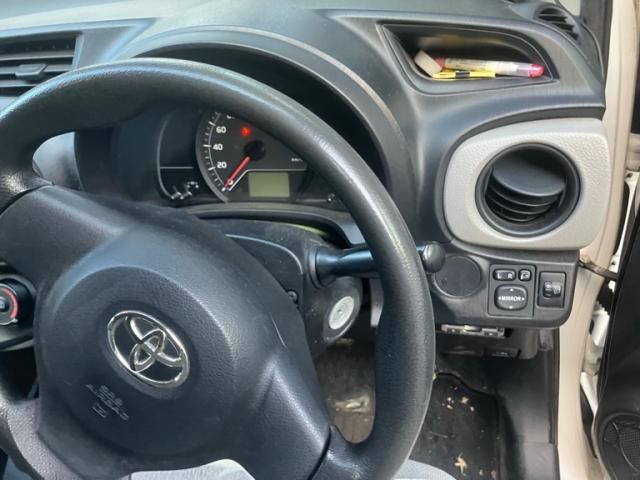 TOYOTA VITZ 2012 Image 31