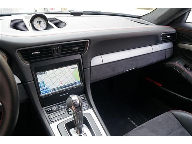 PORSCHE 911 2014 Image 31