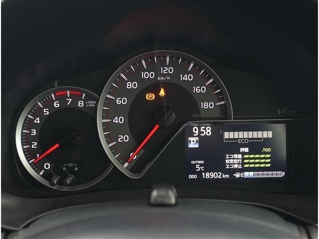 TOYOTA VITZ 2017 Image 31