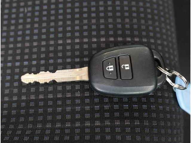 TOYOTA VITZ 2017 Image 31