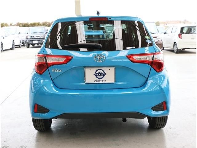TOYOTA VITZ 2017 Image 31
