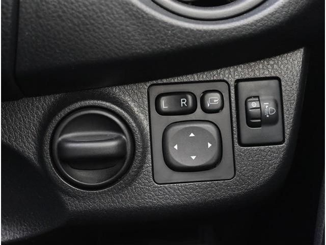 TOYOTA VITZ 2017 Image 31