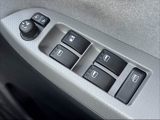 TOYOTA PIXIS JOY 2018 Image 31