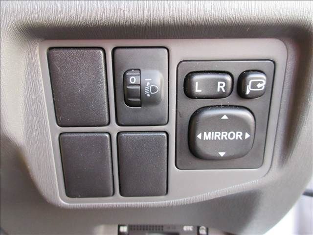 TOYOTA PRIUS 2010 Image 31