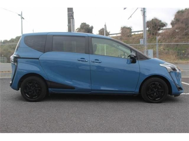 TOYOTA SIENTA HYBRID 2022 Image 31