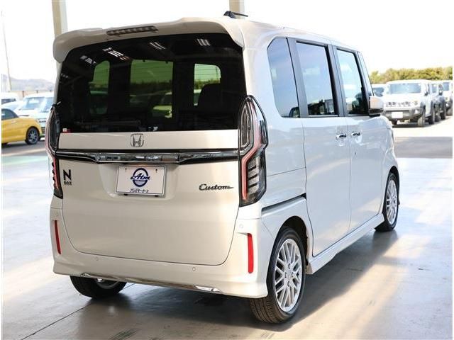 HONDA N BOX CUSTOM 2023 Image 31