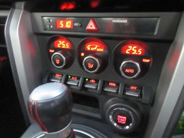 TOYOTA 86 2012 Image 31